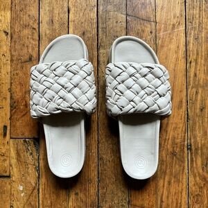 Urban Outfitters Naomi Slide Sandal Cream Size 7